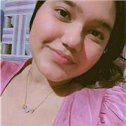 Estudiante de trabajo social con grandes habilidades en inglés